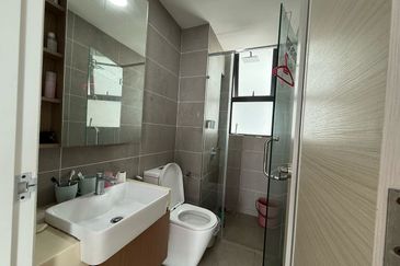 The M @ Medini Macrolink