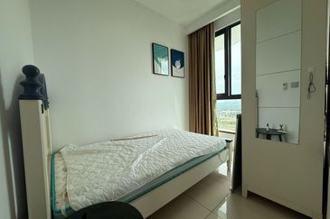 The M @ Medini Macrolink