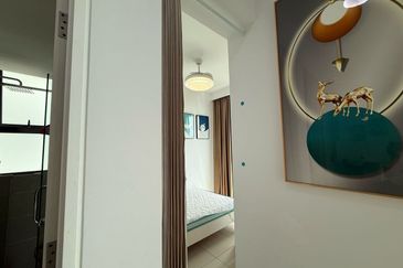 The M @ Medini Macrolink