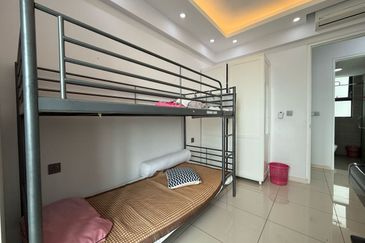 The M @ Medini Macrolink