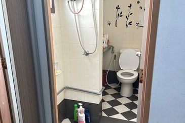 Bangunan Duta Impian (The Embassy Suites)