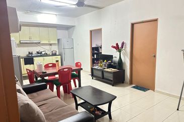 Bangunan Duta Impian (The Embassy Suites)