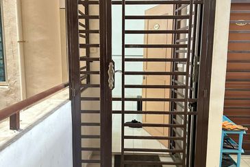 Bangunan Duta Impian (The Embassy Suites)