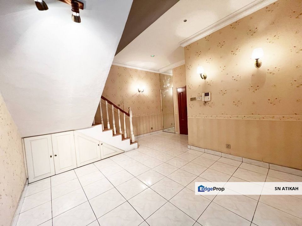 [MURAH RENOVATE] 3 storey Semi-D Jalan Kuarza, Seksyen 7, Shah Alam, Selangor, Shah Alam