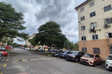 Puchong Utama Court 2