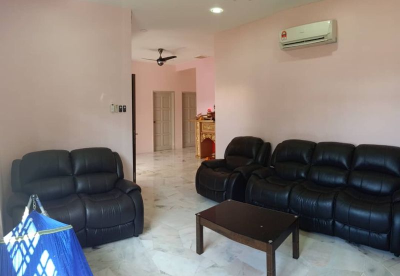 1 Storey Bungalow Jalan Tasik Bringing , Taman Pantai Sepang Putra, Sepang