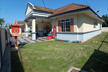 1 Storey Bungalow Jalan Tasik Bringing , Taman Pantai Sepang Putra, Sepang
