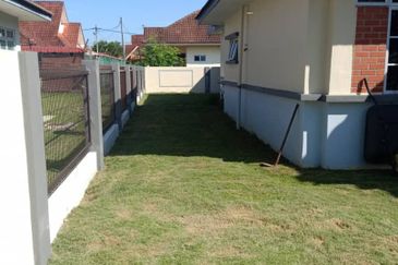 1 Storey Bungalow Jalan Tasik Bringing , Taman Pantai Sepang Putra, Sepang