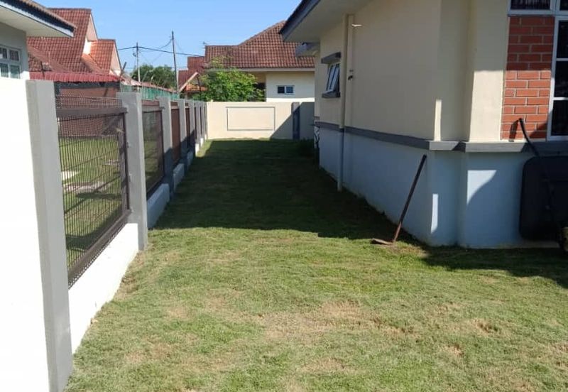 1 Storey Bungalow Jalan Tasik Bringing , Taman Pantai Sepang Putra, Sepang