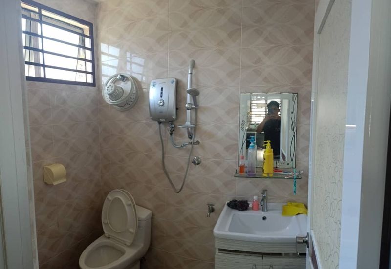 1 Storey Bungalow Jalan Tasik Bringing , Taman Pantai Sepang Putra, Sepang