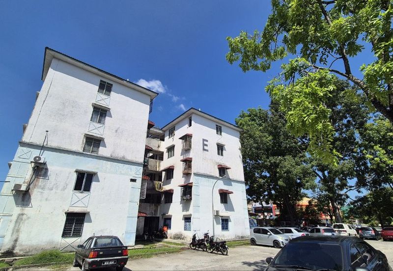 Dahlia Apartment, Putra Perdana