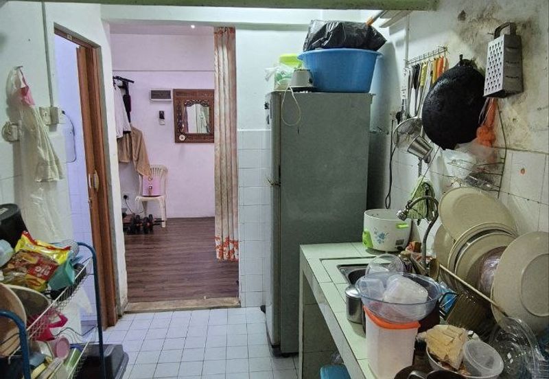 Dahlia Apartment, Putra Perdana