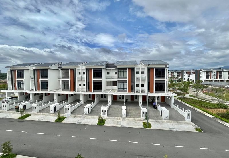 [BRAND NEW] Townhouse Taman Akasia Semenyih