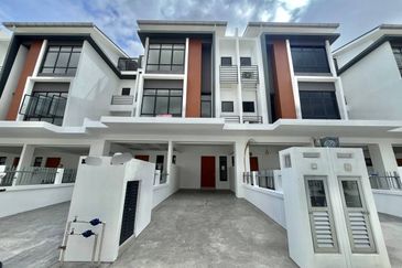 [BRAND NEW] Townhouse Taman Akasia Semenyih