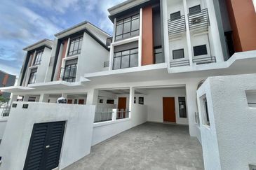 [BRAND NEW] Townhouse Taman Akasia Semenyih