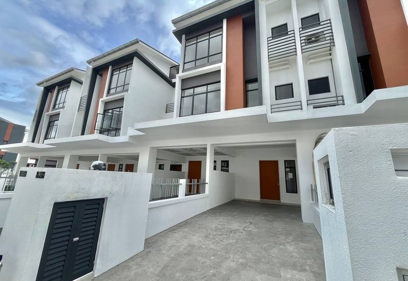 [BRAND NEW] Townhouse Taman Akasia Semenyih