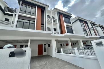 [BRAND NEW] Townhouse Taman Akasia Semenyih