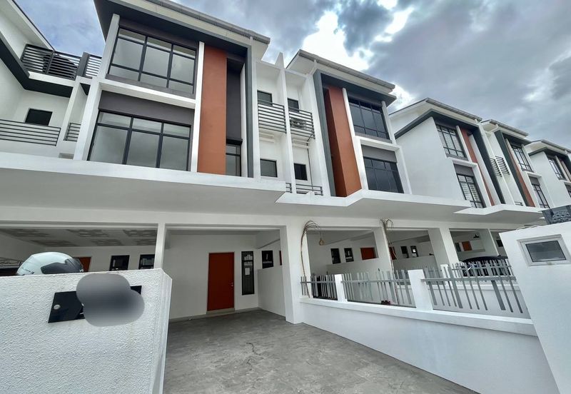 [BRAND NEW] Townhouse Taman Akasia Semenyih