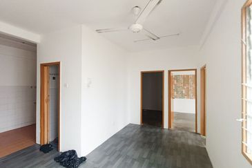 [LOW COST] Pangsapuri Sri Ayu, Bandar Putera Klang For Sale