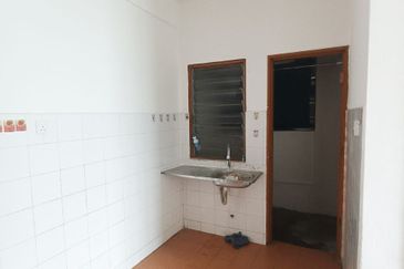 [LOW COST] Pangsapuri Sri Ayu, Bandar Putera Klang For Sale