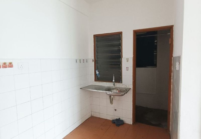 [LOW COST] Pangsapuri Sri Ayu, Bandar Putera Klang For Sale