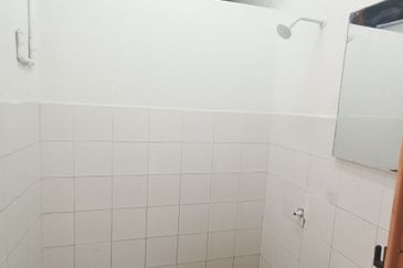 [LOW COST] Pangsapuri Sri Ayu, Bandar Putera Klang For Sale