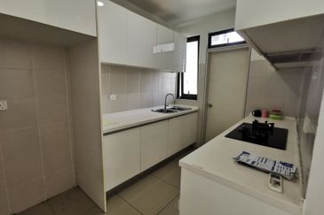 I Residence @ I City