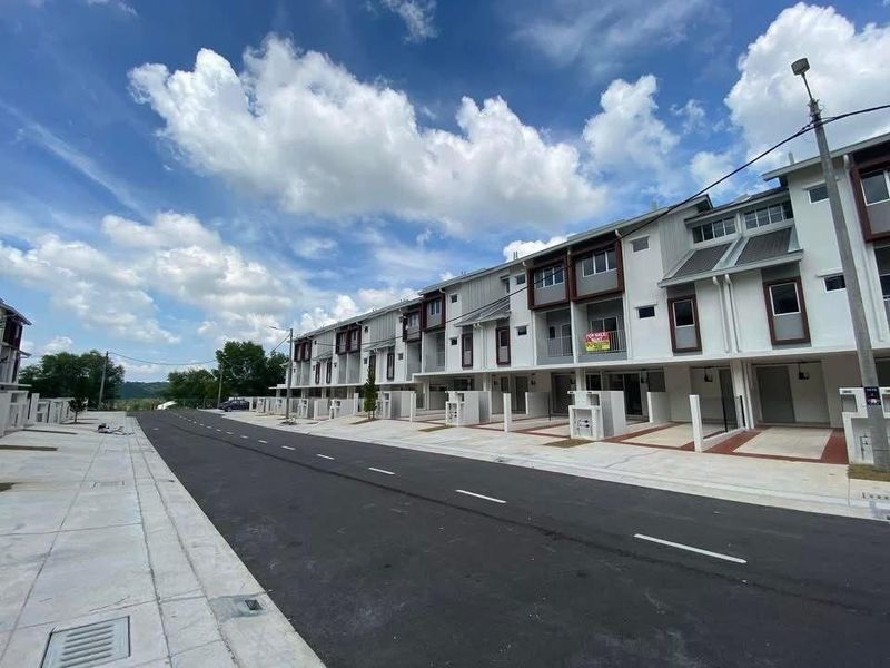 [LOWER UNIT] 1.5 Storey Townhouse Seraya @ Greenwoods Sepang, Selangor, Sepang