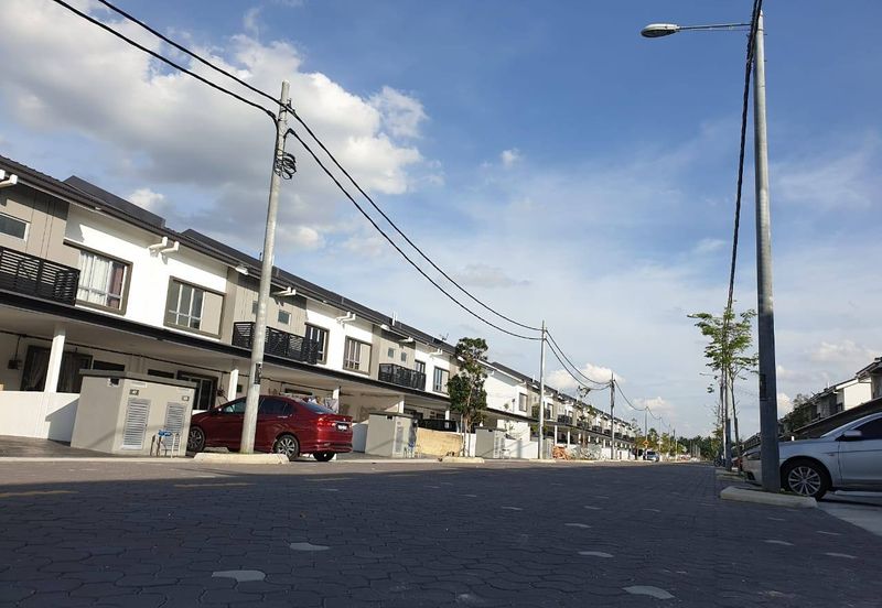 Persiaran Puncak Alam 1 