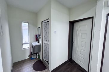 [RENOVATED & FULLY EXTENDED] 2 Storey Terrace End Lot Bakawali, Bukit Sentosa 3 Rawang