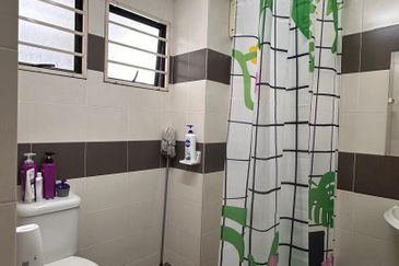 INTERMEDIATE | DOUBLE STOREY SEKSYEN 4 BANDAR BARU BANGI