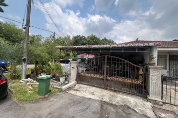 (CORNET LOT) 1 STOREY - JALAN SEROJA BUKIT SENTOSA RAWANG