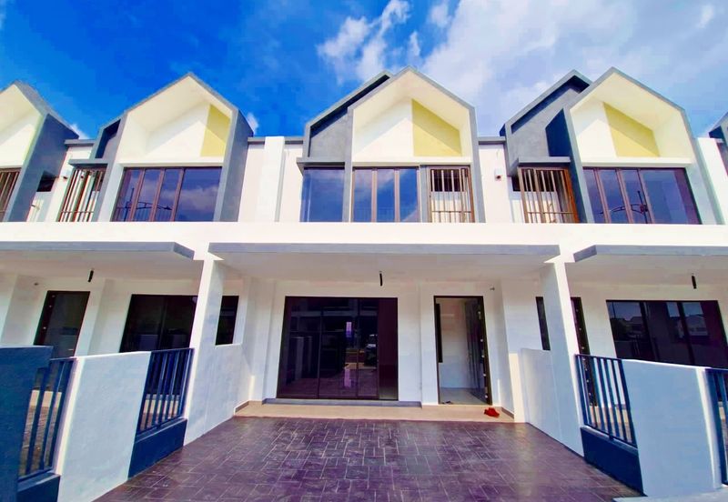 END LOT | DOUBLE STOREY TERRACE BANDAR SERENIA (TYPE ANIRA)