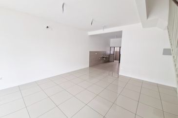 END LOT | DOUBLE STOREY TERRACE BANDAR SERENIA (TYPE ANIRA)