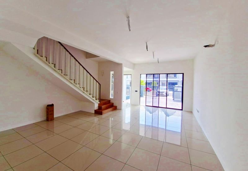 END LOT | DOUBLE STOREY TERRACE BANDAR SERENIA (TYPE ANIRA)