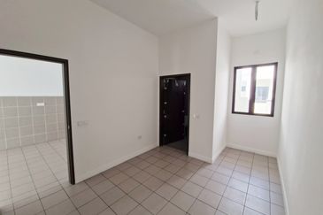 END LOT | DOUBLE STOREY TERRACE BANDAR SERENIA (TYPE ANIRA)