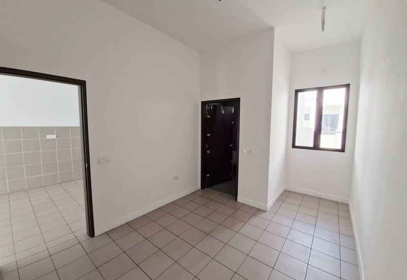 END LOT | DOUBLE STOREY TERRACE BANDAR SERENIA (TYPE ANIRA)