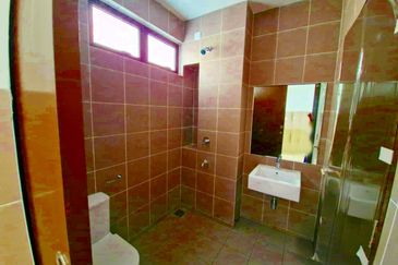 END LOT | DOUBLE STOREY TERRACE BANDAR SERENIA (TYPE ANIRA)