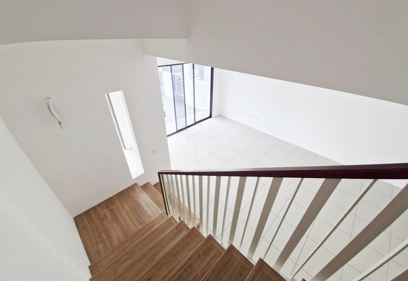 END LOT | DOUBLE STOREY TERRACE BANDAR SERENIA (TYPE ANIRA)