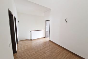 END LOT | DOUBLE STOREY TERRACE BANDAR SERENIA (TYPE ANIRA)