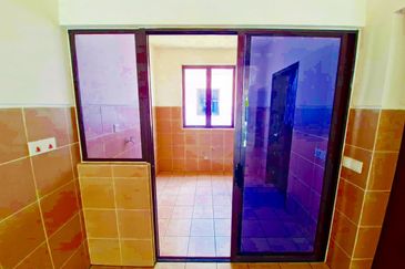 END LOT | DOUBLE STOREY TERRACE BANDAR SERENIA (TYPE ANIRA)