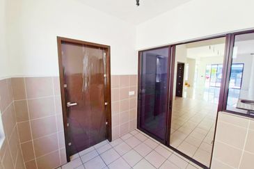 END LOT | DOUBLE STOREY TERRACE BANDAR SERENIA (TYPE ANIRA)