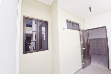 END LOT | DOUBLE STOREY TERRACE BANDAR SERENIA (TYPE ANIRA)