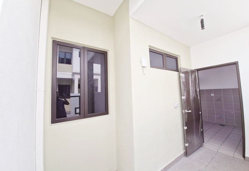 END LOT | DOUBLE STOREY TERRACE BANDAR SERENIA (TYPE ANIRA)