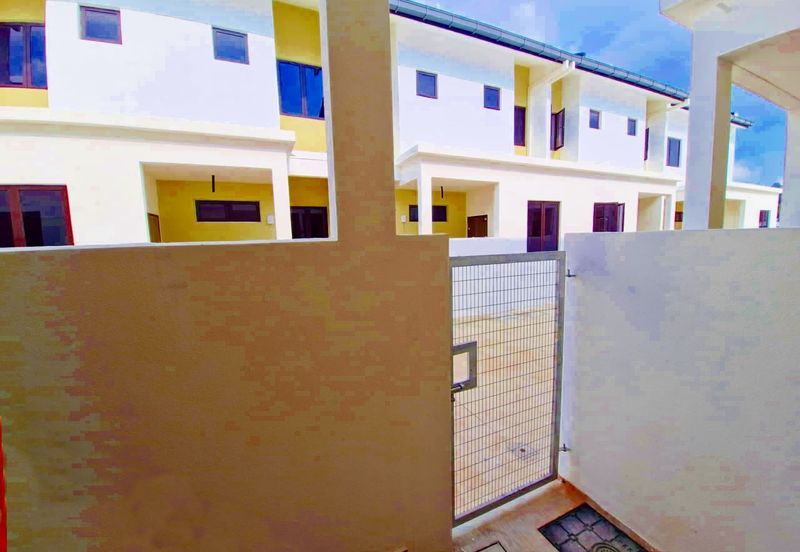 END LOT | DOUBLE STOREY TERRACE BANDAR SERENIA (TYPE ANIRA)