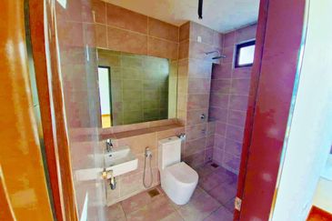 END LOT | DOUBLE STOREY TERRACE BANDAR SERENIA (TYPE ANIRA)