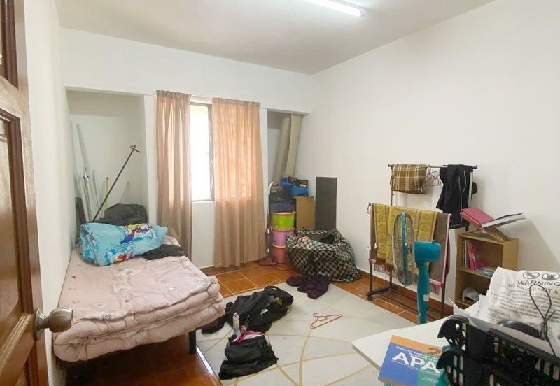 Flat Taman Melati Blok E