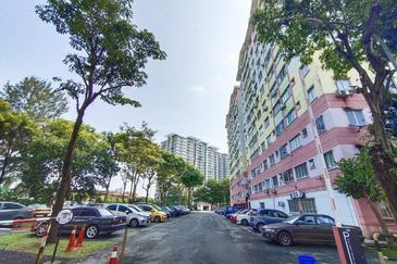 Meranti Apartment, Taman Subang Mewah