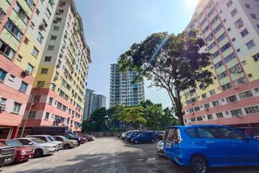 Meranti Apartment, Taman Subang Mewah