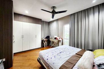 3 Storey Zero Lot Bungalow, Phase 1, USJ Height,  Subang Jaya